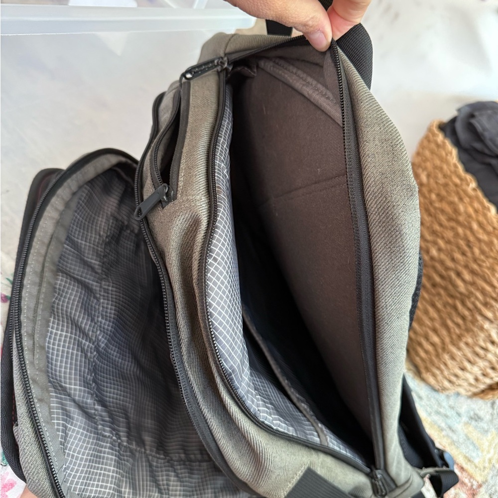 Timbuk2 Gray Backpack Bottle Opener Padded Laptop Zipper Pockets Good Condition - Picture 9 of 10